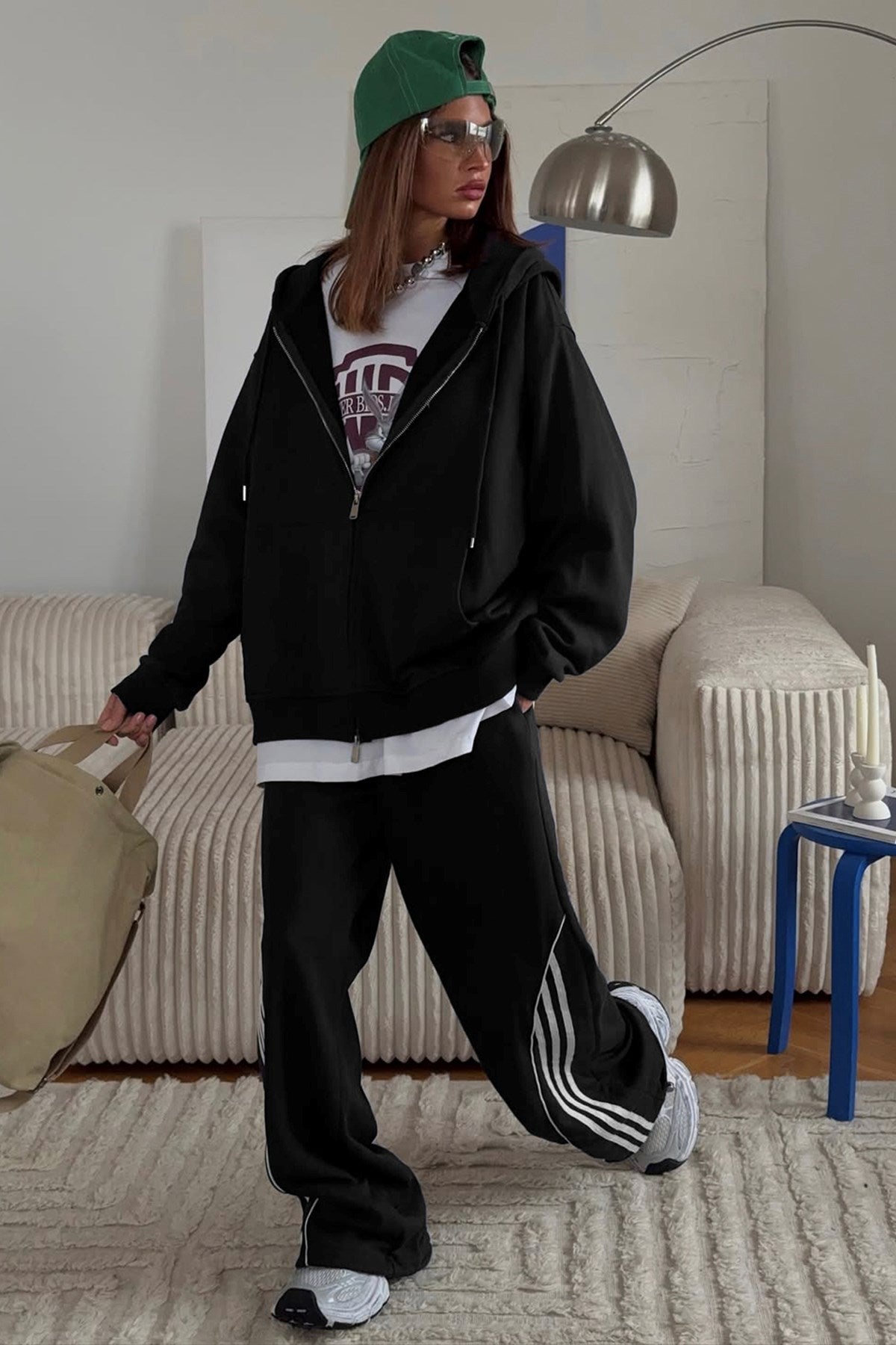 Kadın Oversize Eşofman Takımı Siyah – Kapüşonlu Fermuarlı, Şerit Detaylı, Bağcıklı Bel, Bol paça