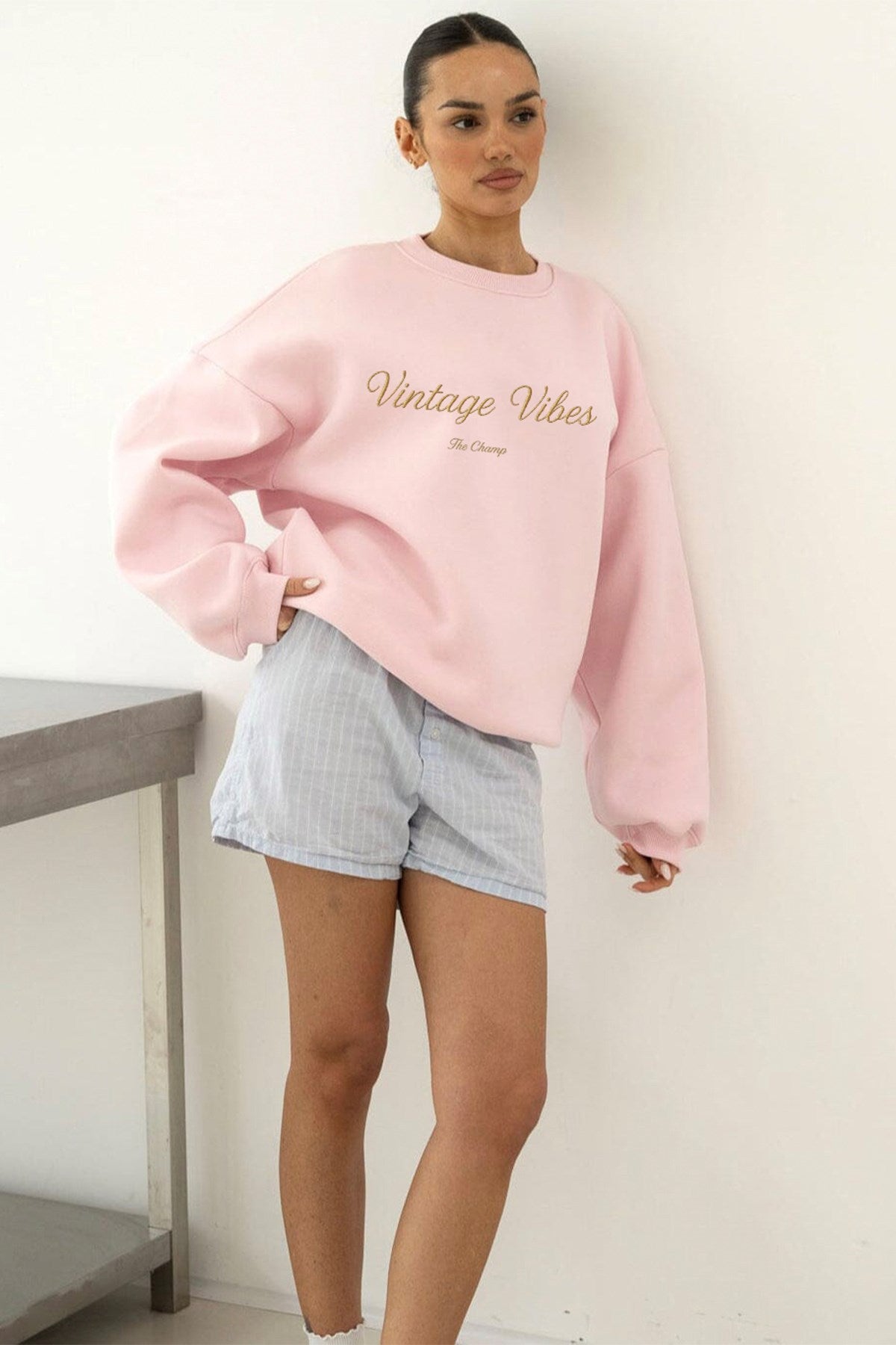 Kadın Oversize Sweatshirt Vintage Vibes Baskılı Pembe – Bisiklet Yaka, 3 İplik Şardonlu Polar