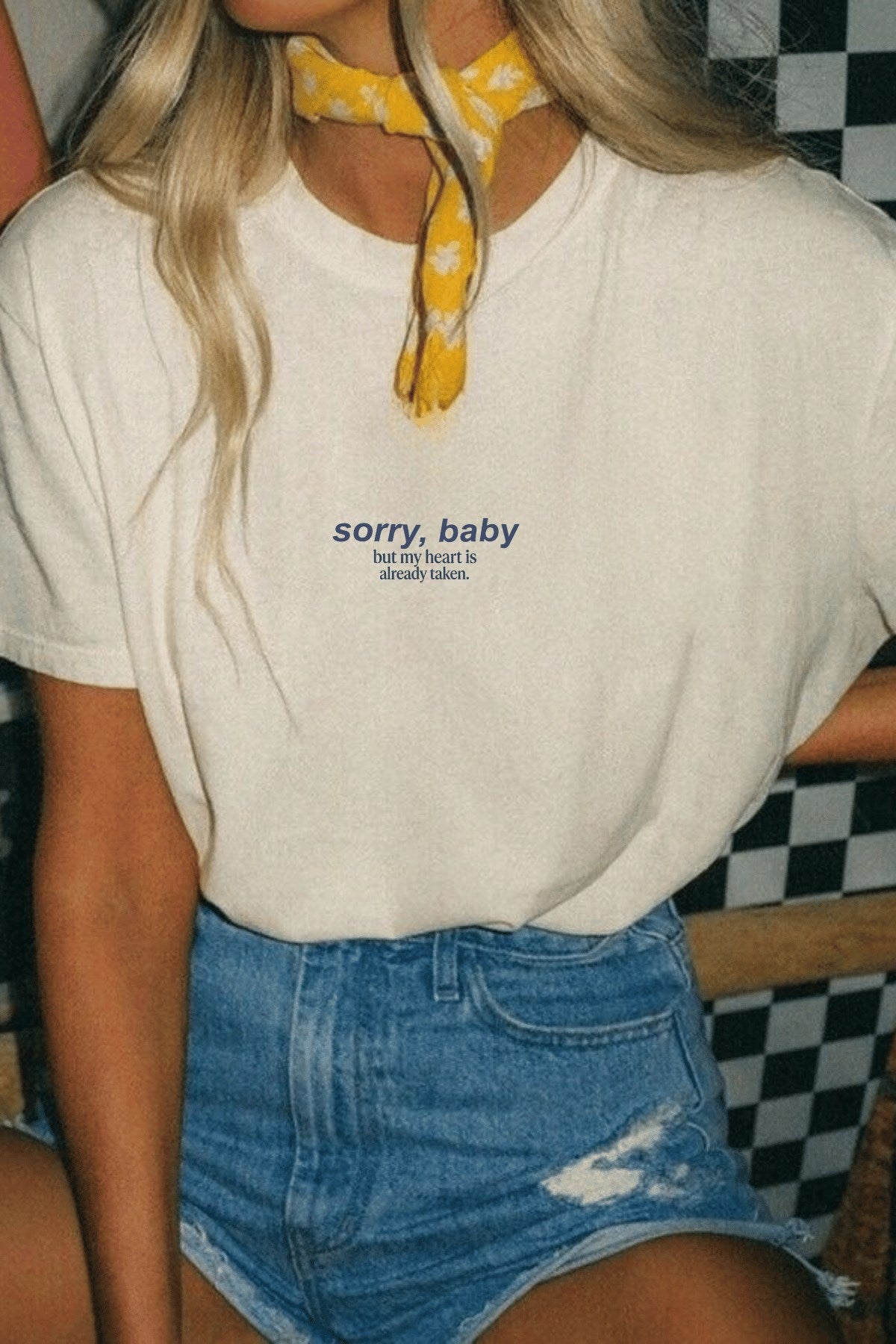 Kadın Oversize Tişört Sorry, baby Baskılı Beyaz – Bisiklet Yaka, Rahat Kalıp, %100 Pamuk