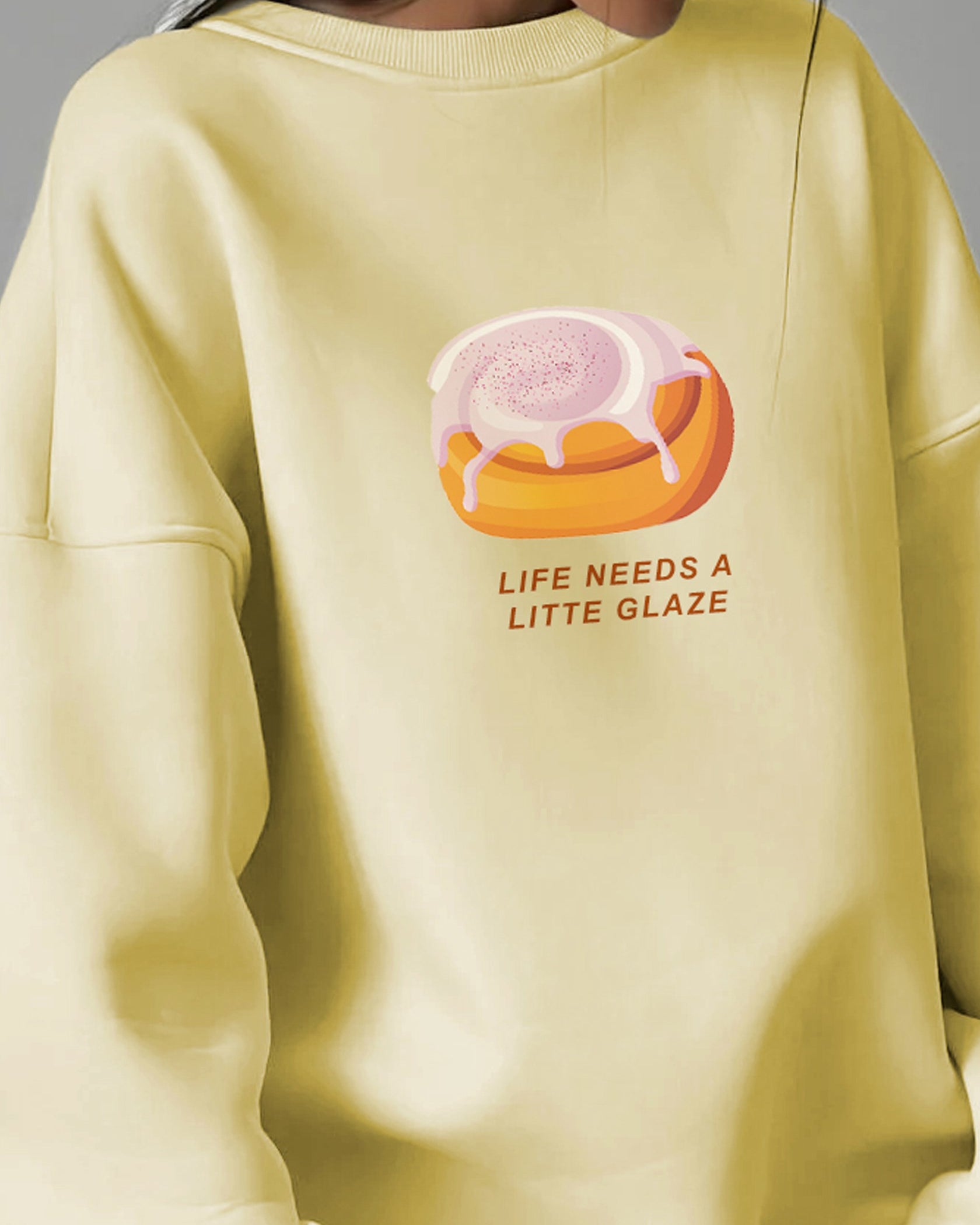Kadın Oversize Sweatshirt Elbise Bakery Glazed Donut Baskılı Sarı – Bisiklet Yaka, 3 İplik Şardonlu Polar