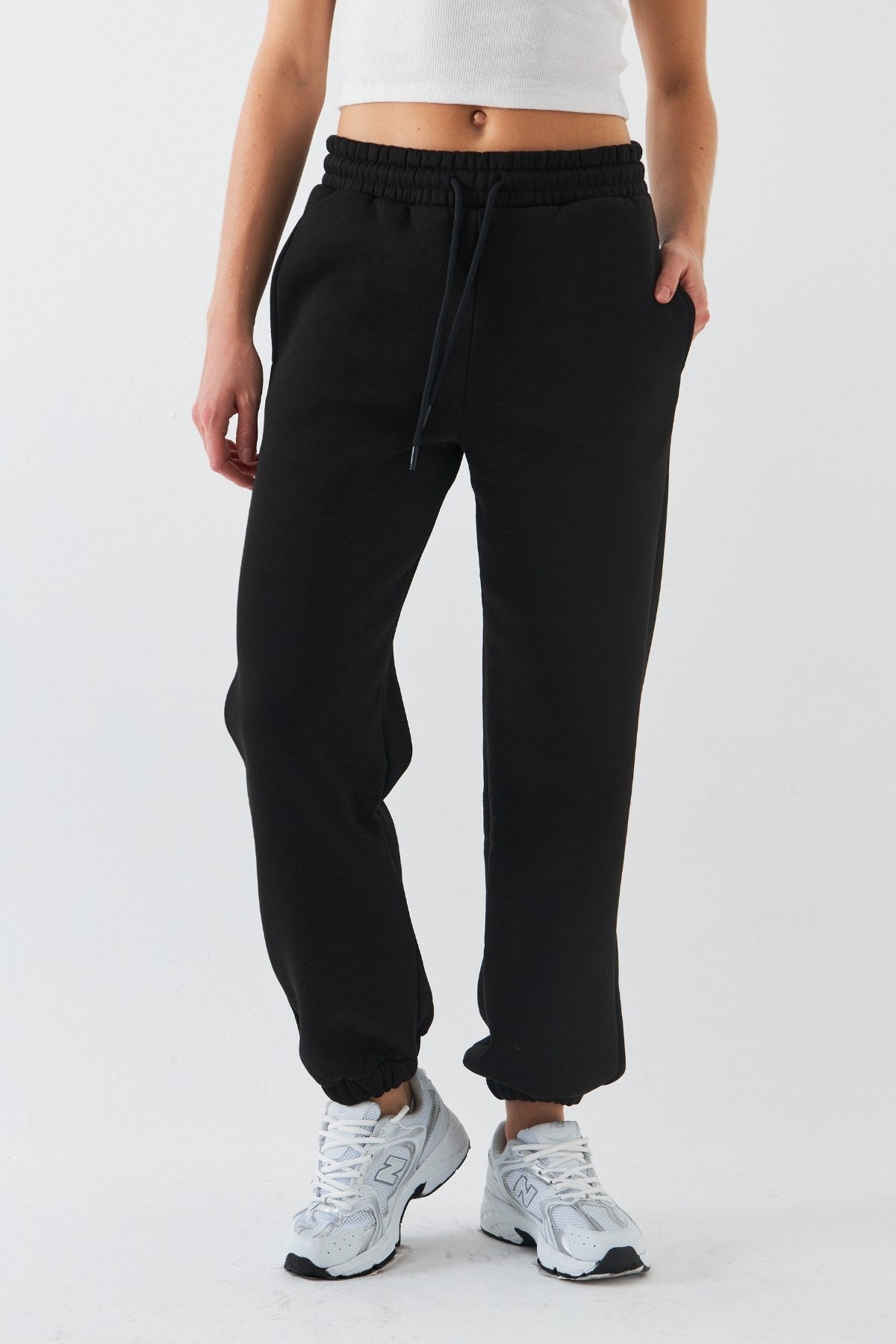 Oversize Unisex Eşofman Altı Siyah – 3 İplik Şardonlu, Paça-Bel Lastikli, Cepli, Modern Rahat Kesim