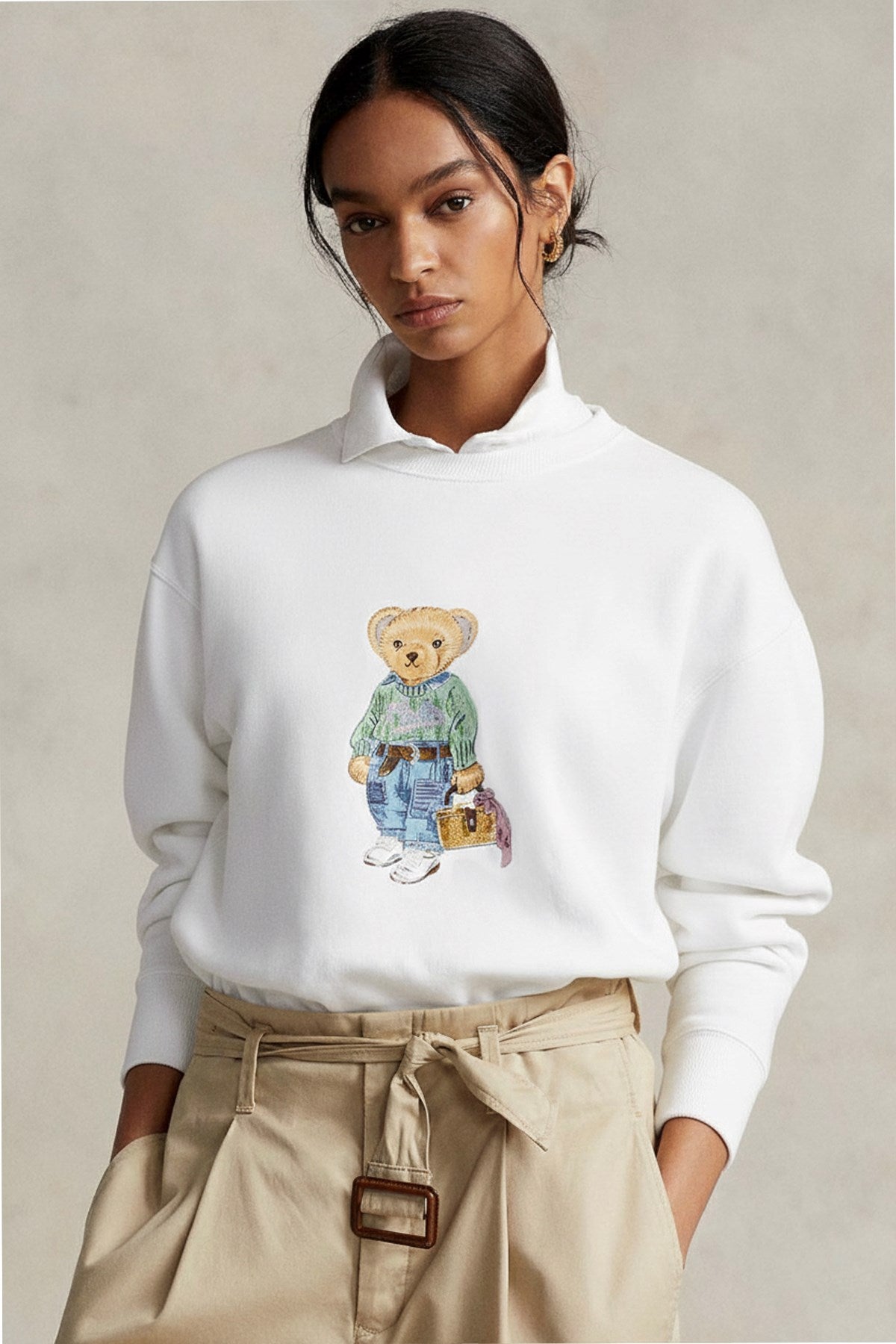 Kadın Oversize Sweatshirt Weekend Bear Baskılı Beyaz – Bisiklet Yaka, 3 İplik Şardonlu