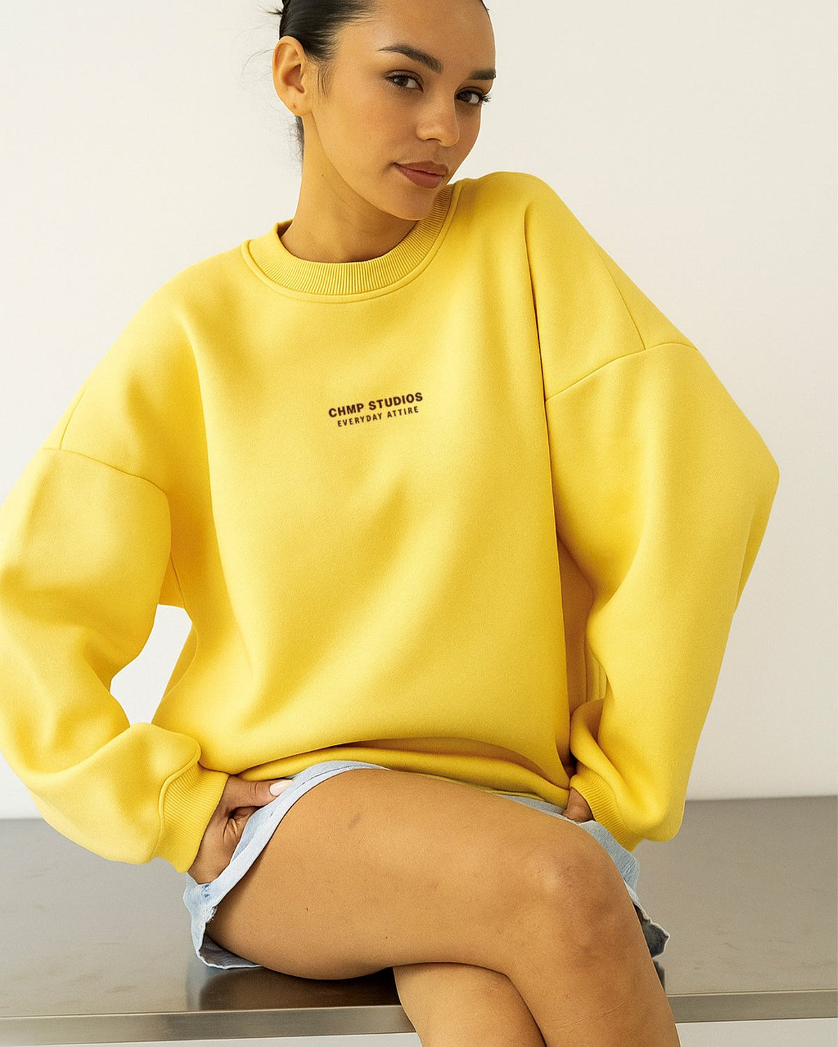 Kadın Oversize Sweatshirt CHMP STUDIOS Sarı – Bisiklet Yaka, 3 İplik Şardounlu Polar