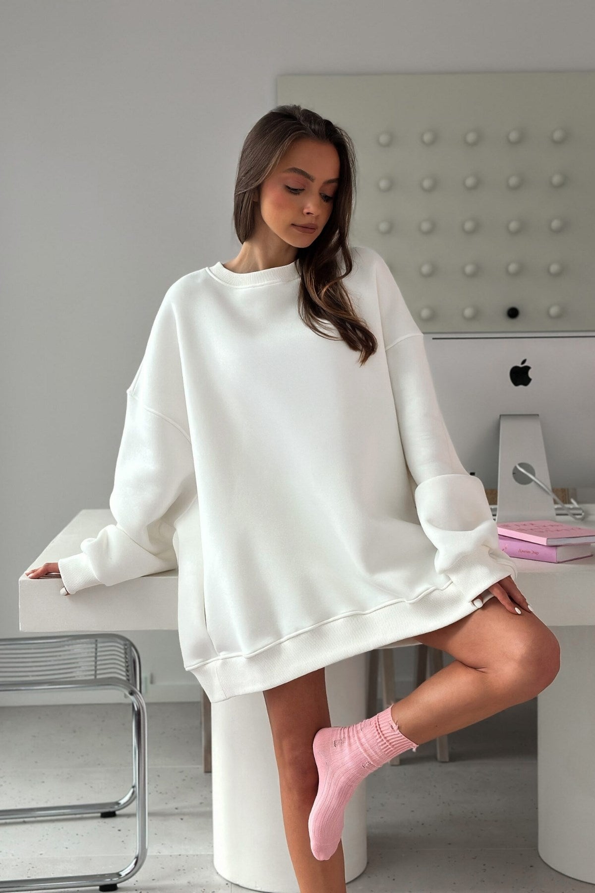 Kadın Oversize Sweatshirt Elbise Basic Beyaz – Bisiklet Yaka, 3 İplik Şardonlu Polar