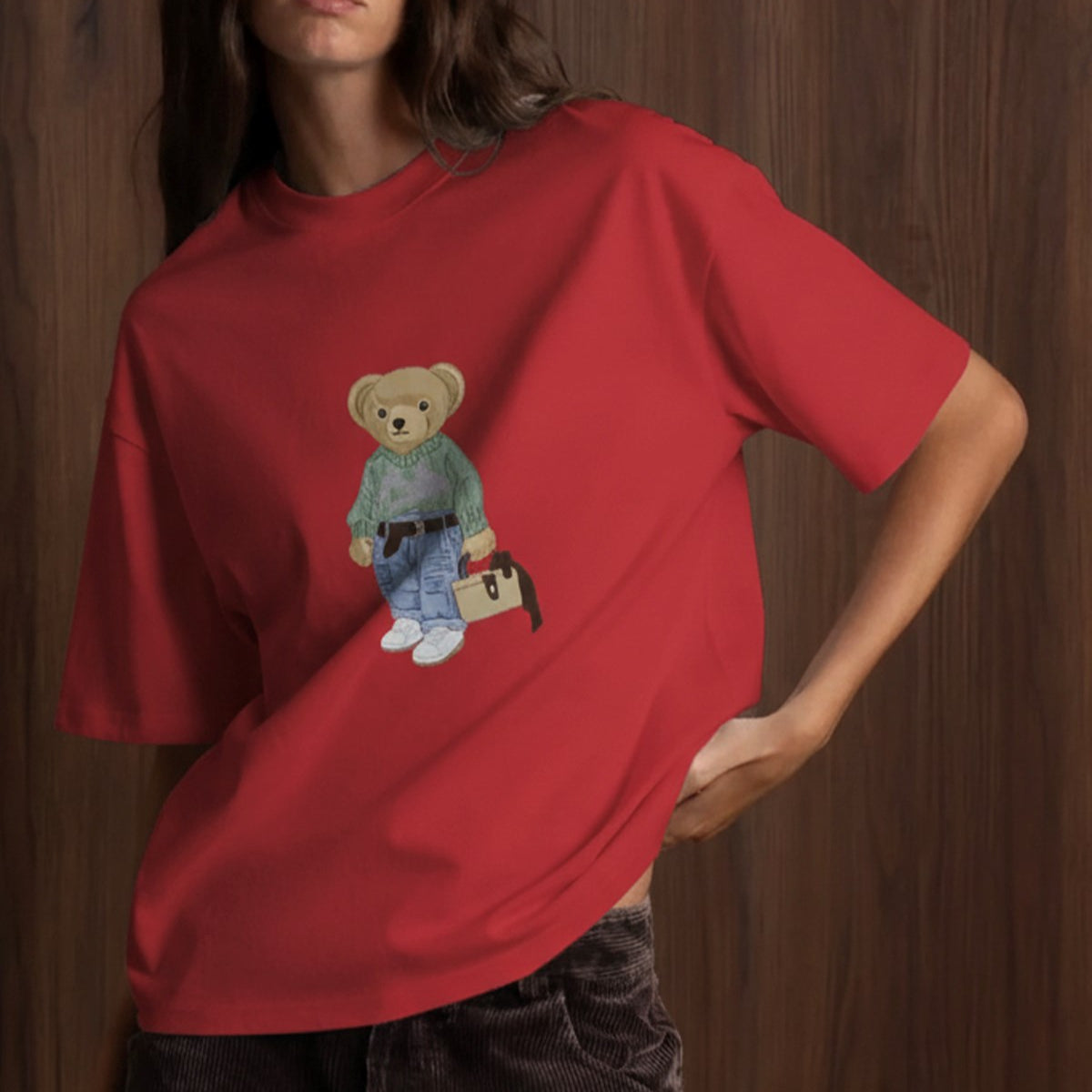 Kadın Oversize Tişört COZY Bear Baskılı Kırmızı – %100 Pamuk Compact Süprem 24/1