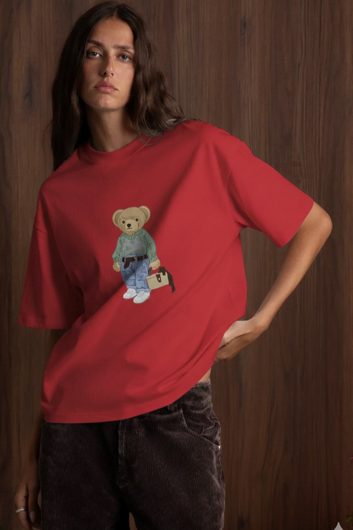 Kadın Oversize Tişört COZY Bear Baskılı Kırmızı – %100 Pamuk Compact Süprem 24/1