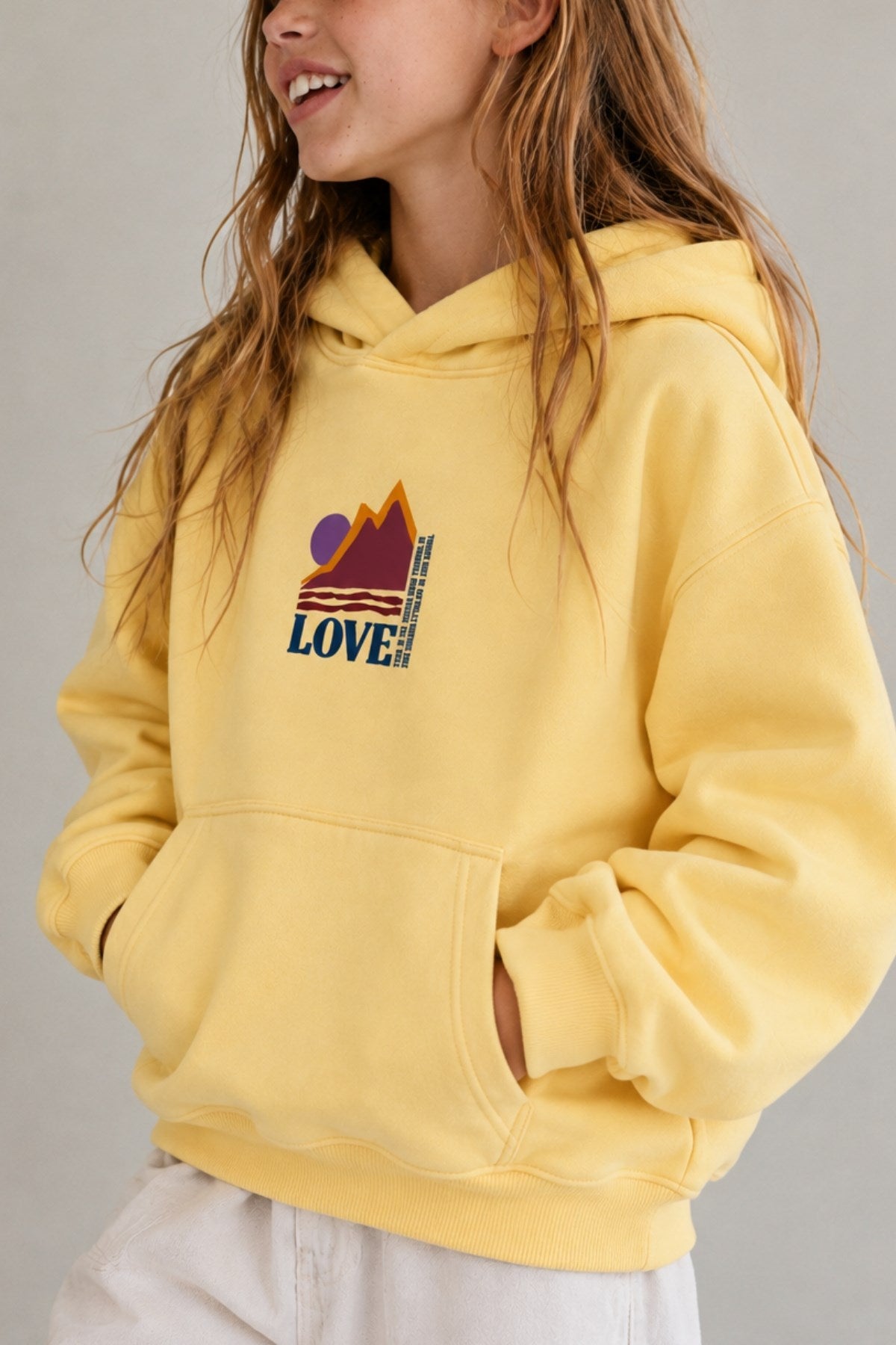 Kız Çocuk Oversize Hoodie Love Mount Baskılı Sarı – Kapüşonlu, Cepli, 3 İplik Polar