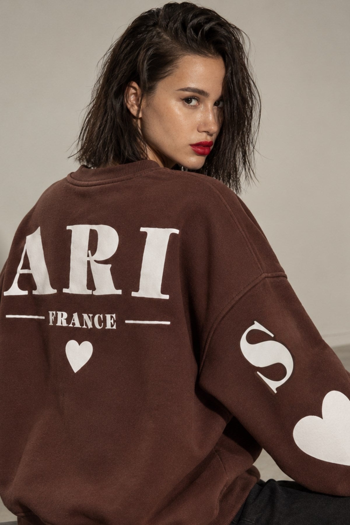Kadın Oversize Sweatshirt Paris 3D Baskılı Kahverengi – Bisiklet Yaka, Kol ve Sırt Baskılı, 3 İplik