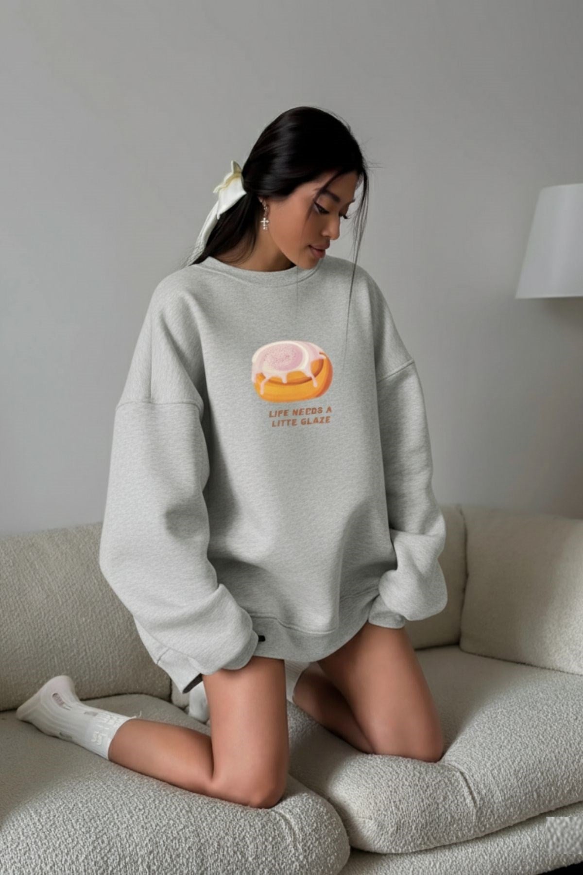 Kadın Oversize Sweat Elbise Bakery Glazed Donut Baskılı Gri Melanj – Bisiklet Yaka, 3 İplik Polar