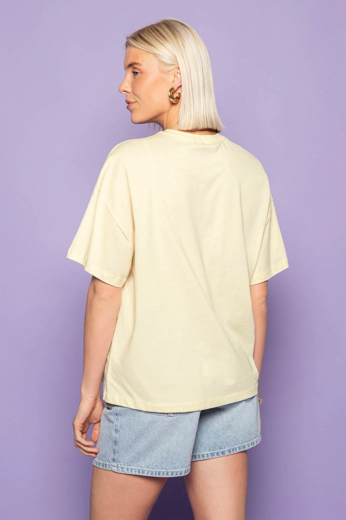 Kadın Oversize Tişört Capri Summer Baskılı Sarı – Bisiklet Yaka, %100 Pamuk Compact Süprem 24/1