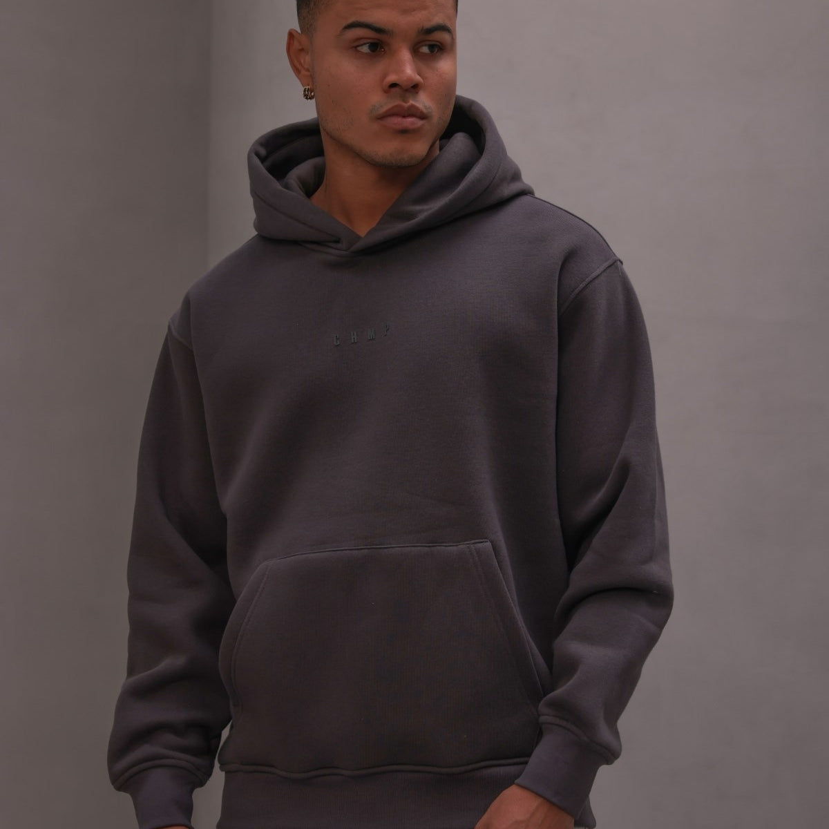 Erkek Oversize Sweatshirt Hoodie CHMP Yazlı Baskılı Füme – Kapüşonlu, 3 İplik Polar, Kanguru Cepli