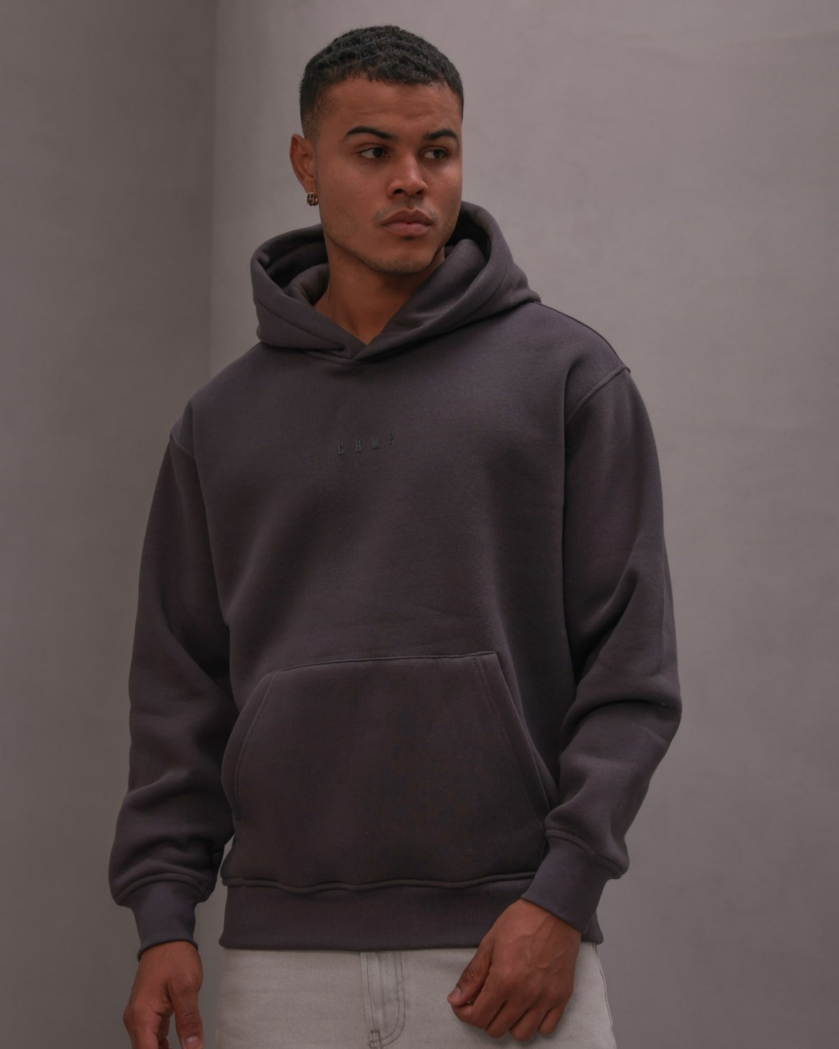 Erkek Oversize Sweatshirt Hoodie CHMP Yazlı Baskılı Füme – Kapüşonlu, 3 İplik Polar, Kanguru Cepli