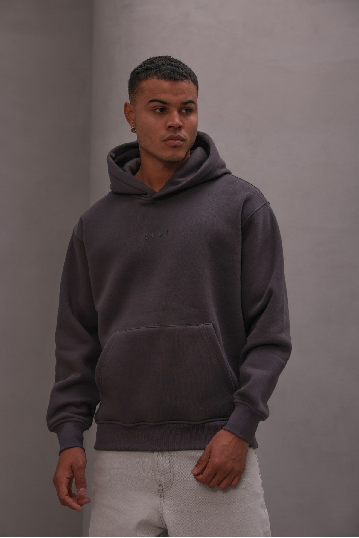 Erkek Oversize Sweatshirt Hoodie CHMP Yazlı Baskılı Füme – Kapüşonlu, 3 İplik Polar, Kanguru Cepli