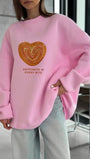 Kadın Oversize Sweatshirt Elbise Bakery Kalpli Palmier Baskılı Pembe – Bisiklet Yaka, 3 İplik Polar