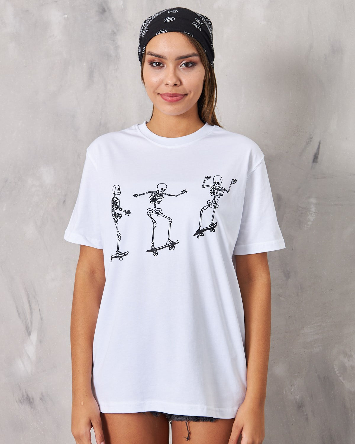 Kaykay Yapan İskeletler Tasarım Baskılı Beyaz T-Shirt