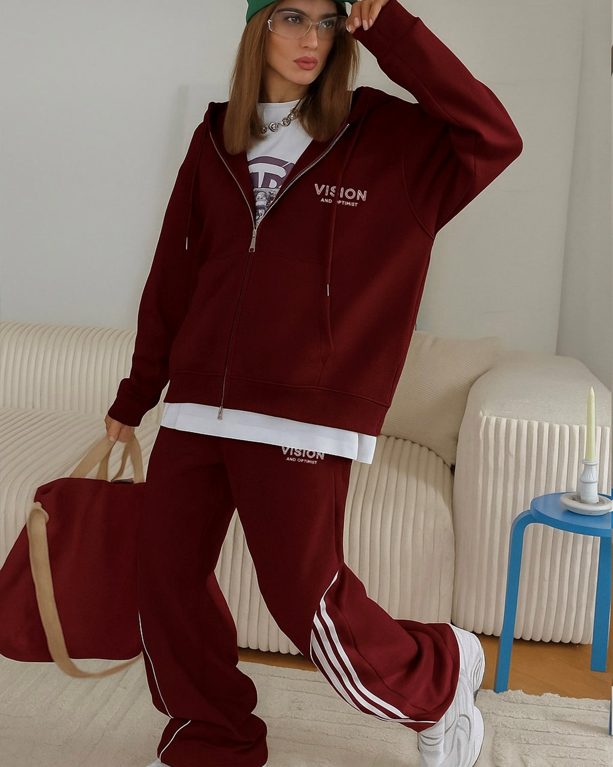 Kadın Oversize Eşofman Takımı Vision Baskılı Bordo – Kapüşonlu Fermuarlı, Bağcıklı Bel, Boru paça