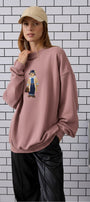 Kadın Oversize Sweatshirt Traveler Bear Baskılı Pembe – Bisiklet Yaka, 3 İplik Şardonlu Polar