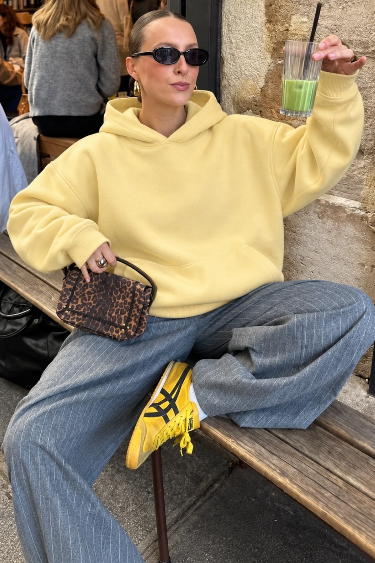 Kadın Oversize Hoodie Cry First Baskılı Sarı – Kapüşonlu, Kanguru Cepli, 3 İplik Şardonlu Polar