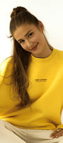 Kadın Oversize Sweatshirt CHMP STUDIOS Sarı – Bisiklet Yaka, 3 İplik Şardounlu Polar