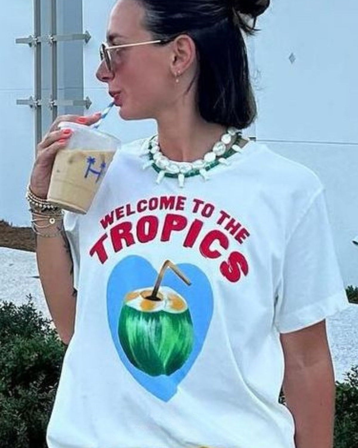 Kadın Beyaz Tişört – Tropikal Hindistan Cevizi Baskılı Welcome to The Tropics Yazlık Oversize