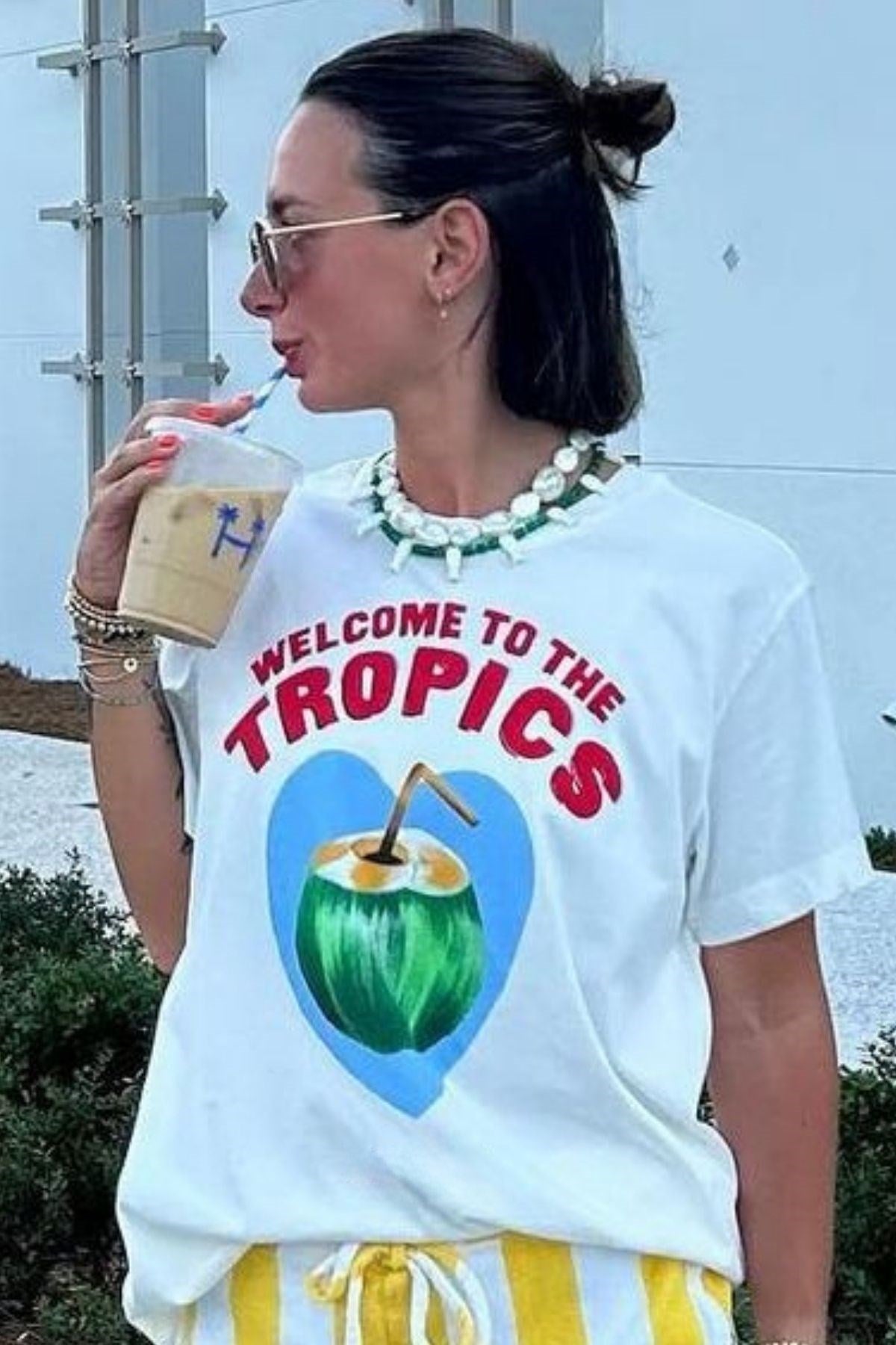 Kadın Beyaz Tişört – Tropikal Hindistan Cevizi Baskılı Welcome to The Tropics Yazlık Oversize