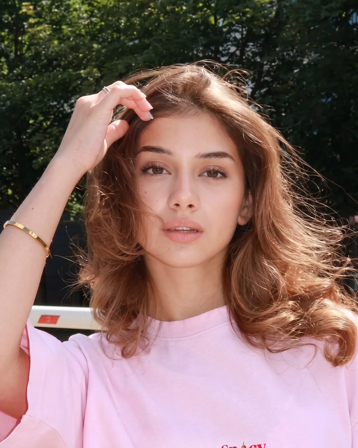Kadın Oversize Tişört Spicy Lips Baskılı Pembe – Bisiklet Yaka, Rahat Kalıp, %100 Pamuk