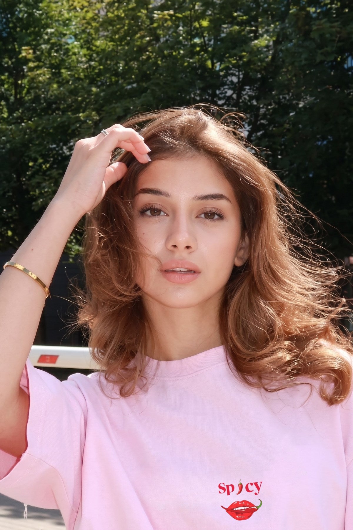 Kadın Oversize Tişört Spicy Lips Baskılı Pembe – Bisiklet Yaka, Rahat Kalıp, %100 Pamuk