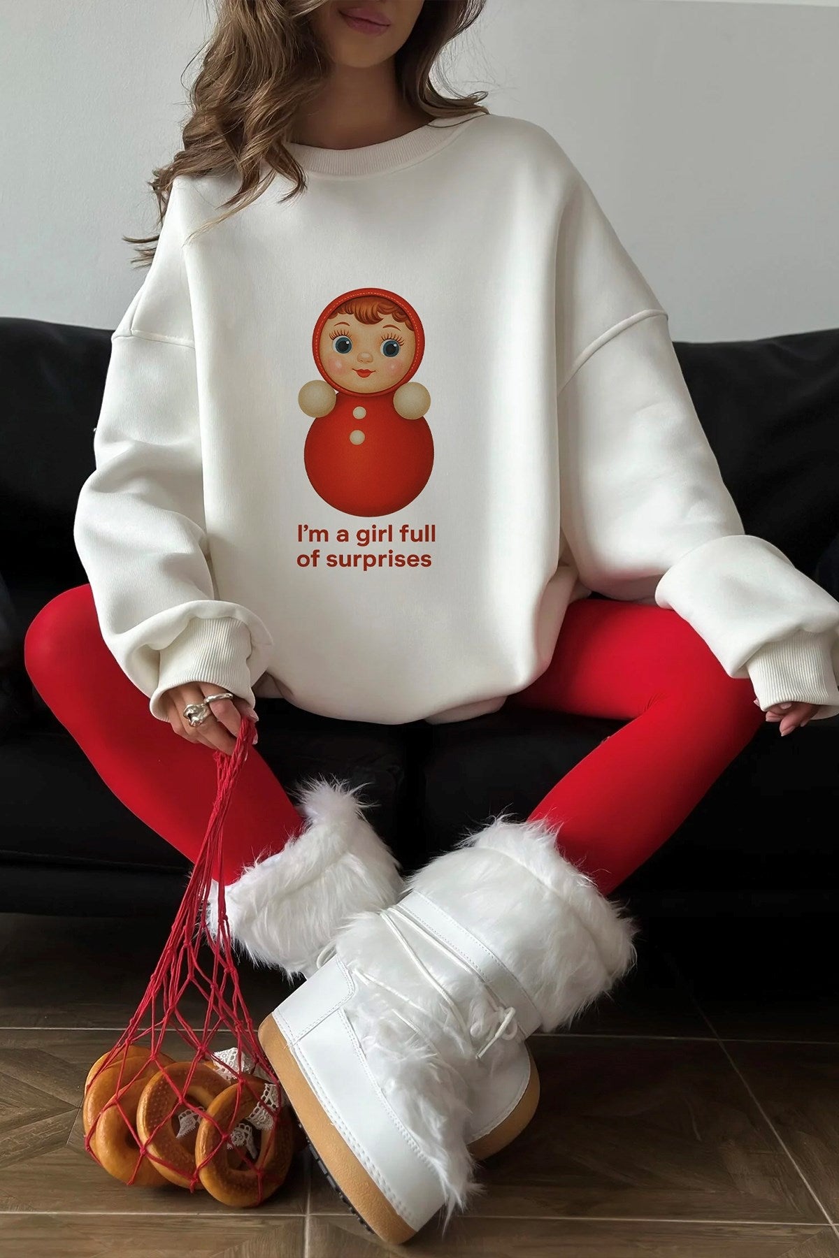 Kadın Oversize Sweatshirt Elbise Matryoshka Girl Baskılı Beyaz – Bisiklet Yaka, 3 İplik Polar
