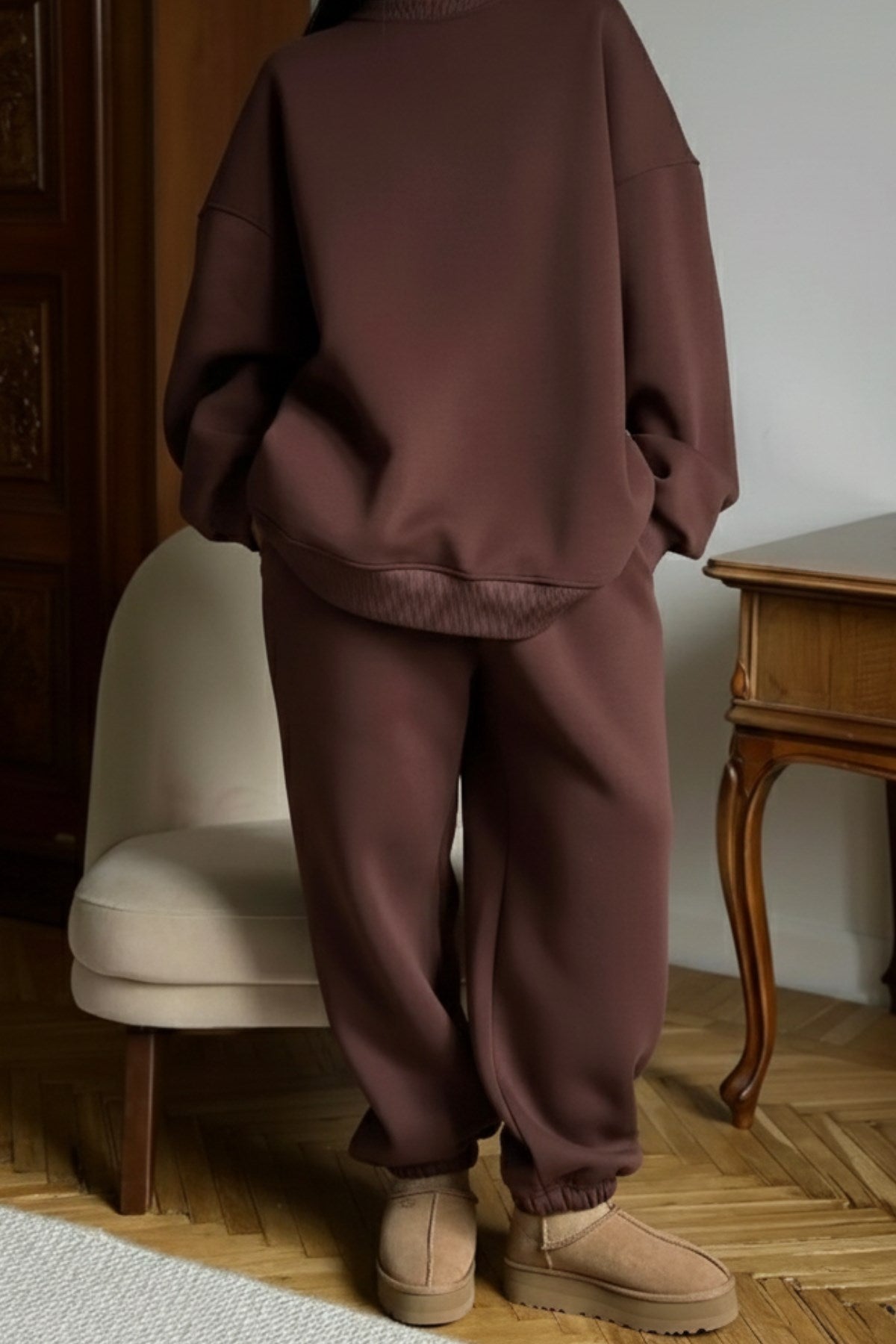 Kadın Oversize Sweat Elbise Eşofman Takımı Basic Kahverrengi – Bisiklet Yaka, Lastikli Paça, 3İplik 