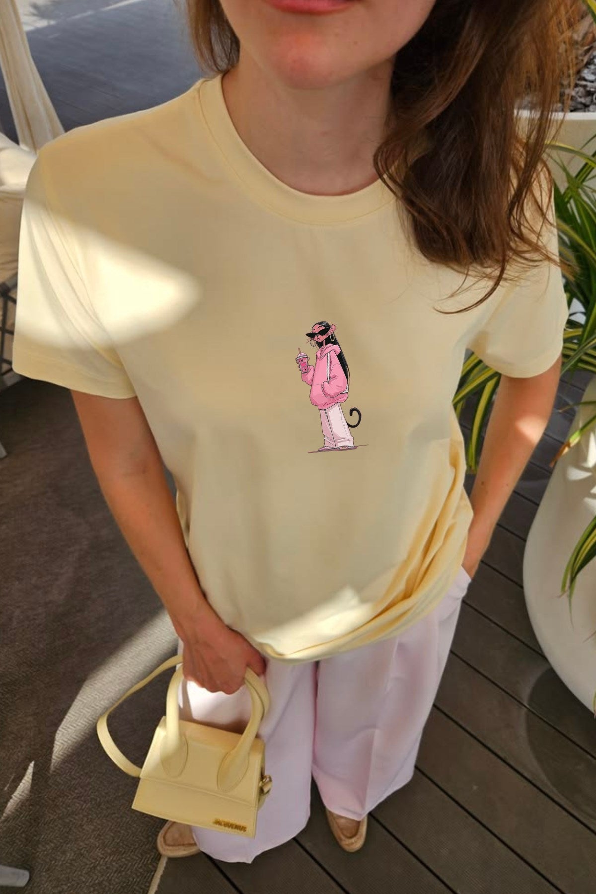Kadın Oversize Tişört Pink Kitty Club Baskılı Sarı – Bisiklet Yaka, Rahat Kalıp, %100 Pamuk