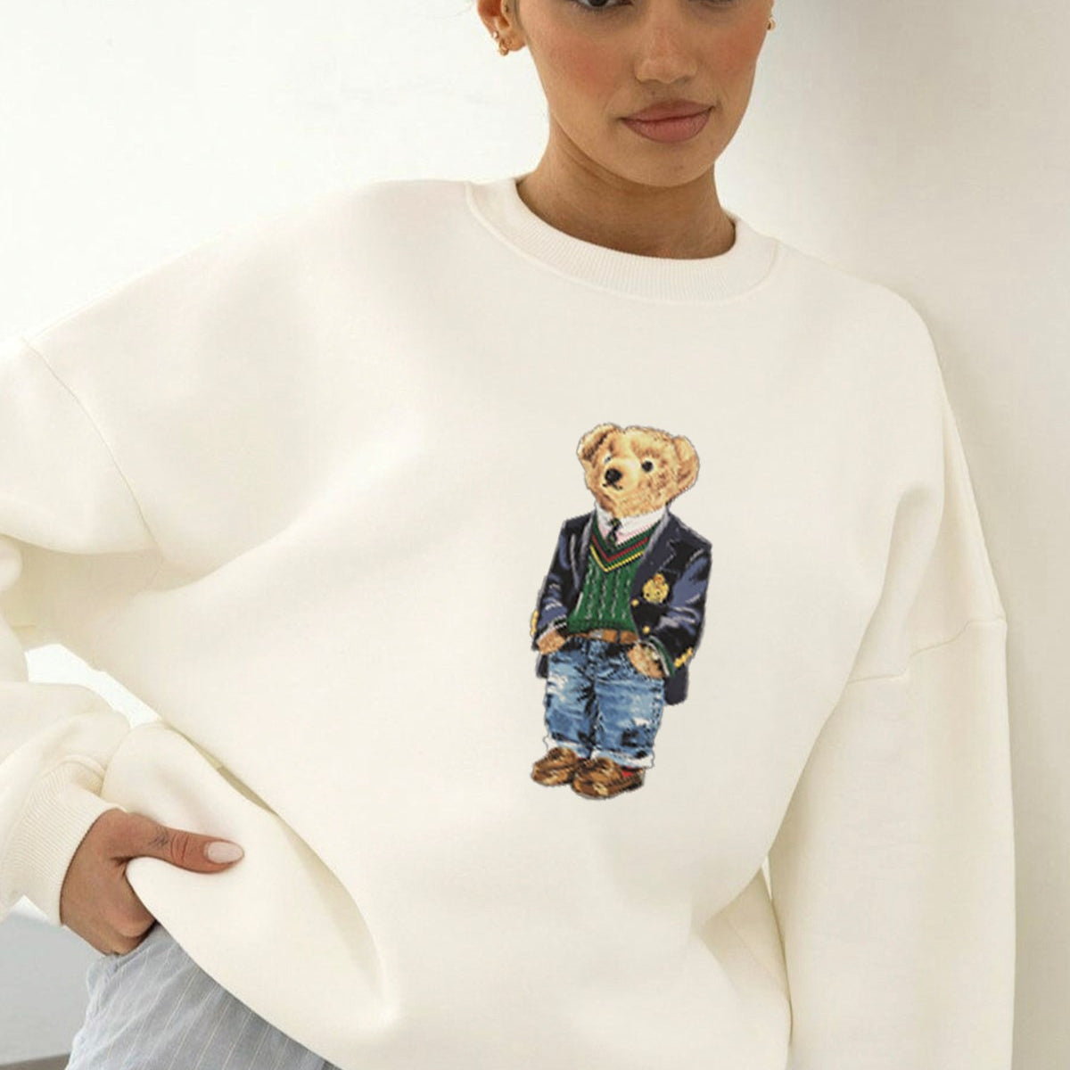 Kadın Oversize Sweatshirt Ivy Bear Baskılı Beyaz – Bisiklet Yaka, 3 İplik Şardonlu