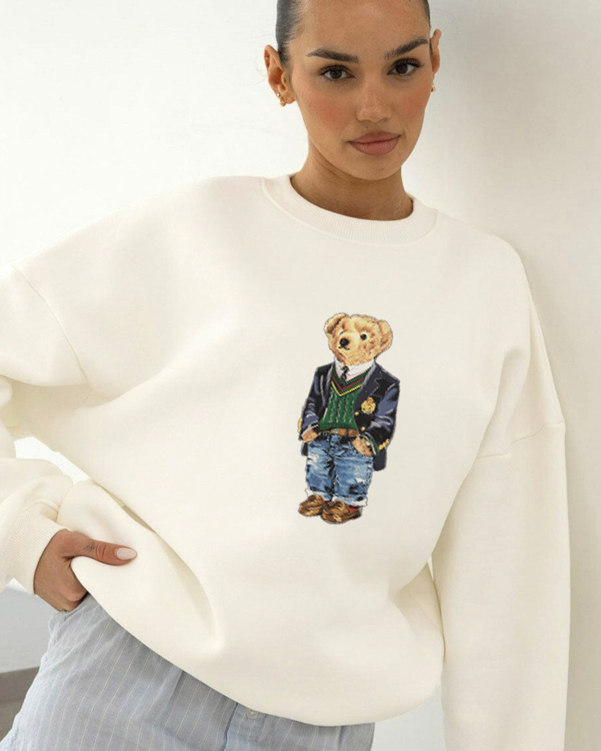 Kadın Oversize Sweatshirt Ivy Bear Baskılı Beyaz – Bisiklet Yaka, 3 İplik Şardonlu
