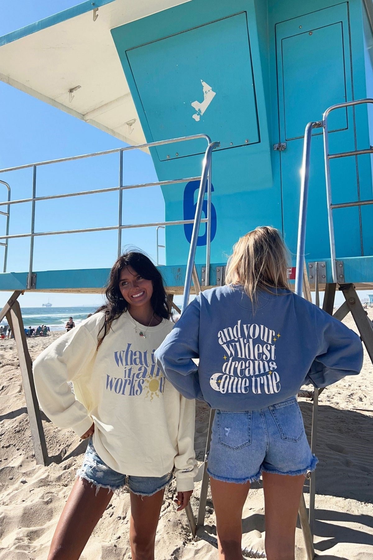 Oversize Unisex Bisiklet Yaka Sweat Kırık Beyaz– 3 İplik Kumaş, Rahat Kalıp, Wildest Dreams Baskılı