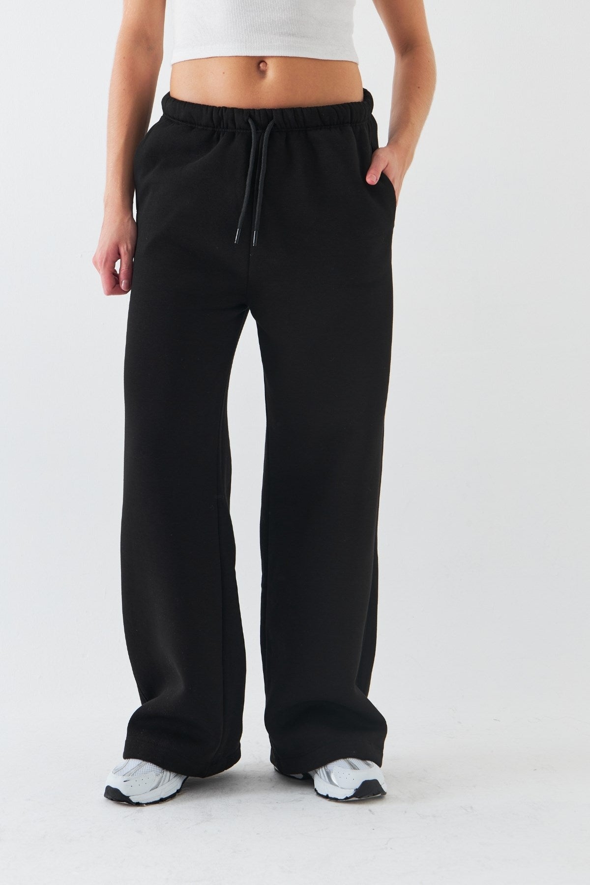 Oversize Unisex Eşofman Altı Siyah – 3 İplik Şardonlu, Bol Paça, Cepli, Modern Rahat Kesim