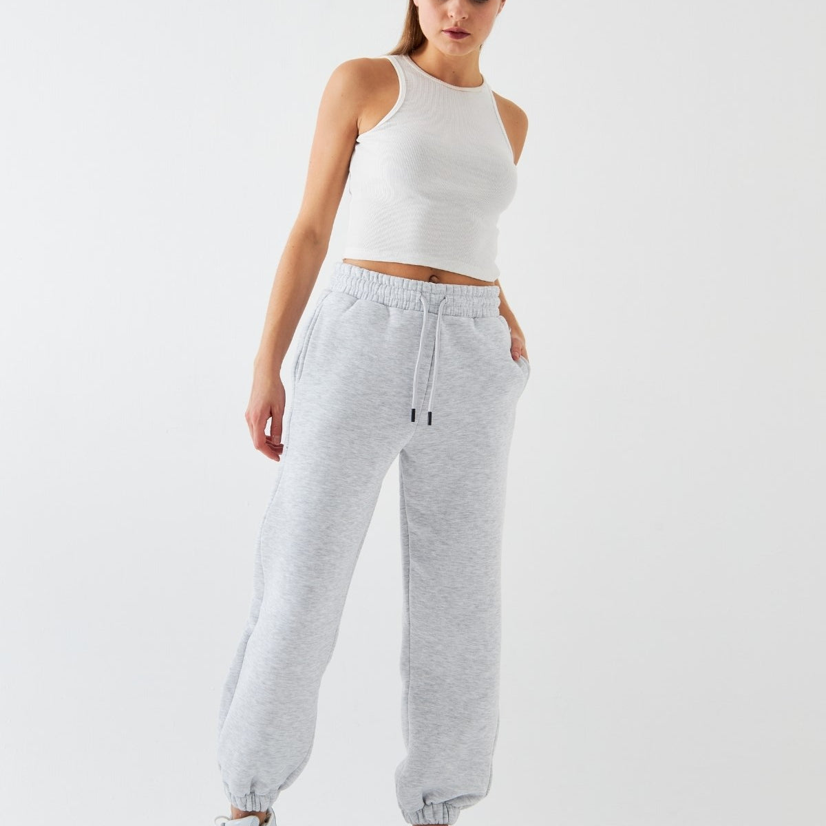 Oversize Unisex Eşofman Altı Gri Melanj – 3 İplik Şardonlu, Paça-Bel Lastikli, Cepli, Rahat Kesim