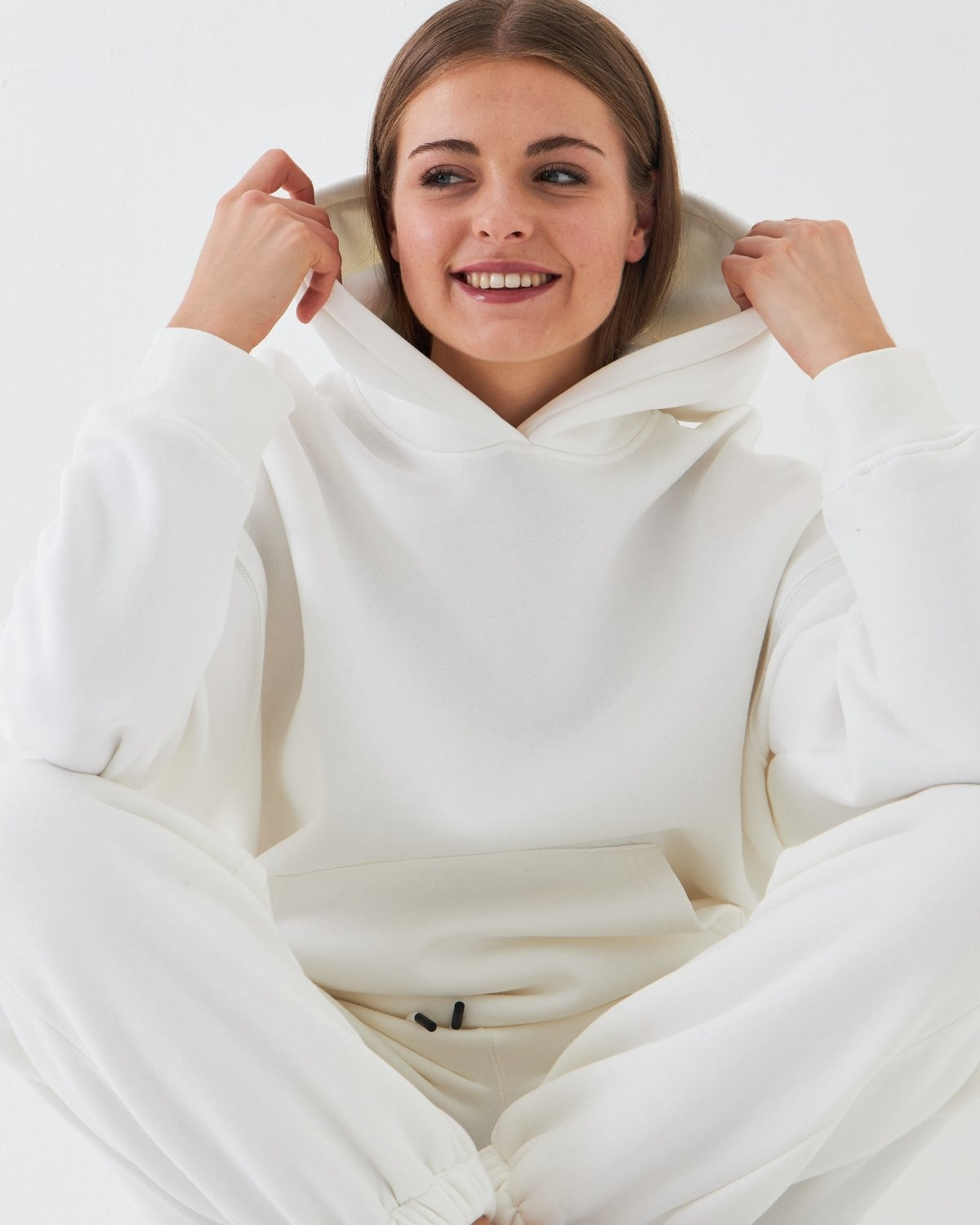 Oversize Unisex Sweatshirt Hoodie Beyaz – Kapüşonlu, 3 İplik Şardonlu Polar, Kanguru Cepli, Basic