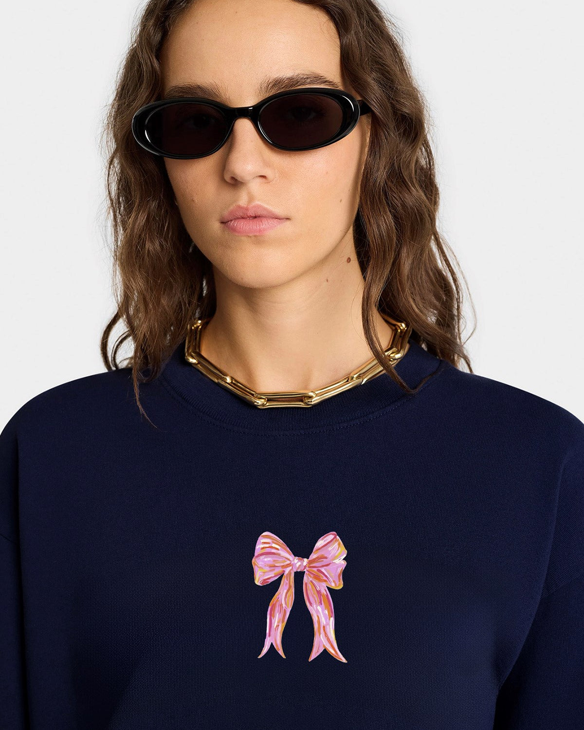 Kadın Oversize Sweatshirt Pembe Kurdele Baskılı Lacivert – Bisiklet Yaka, 3 İplik Şardonlu Polar