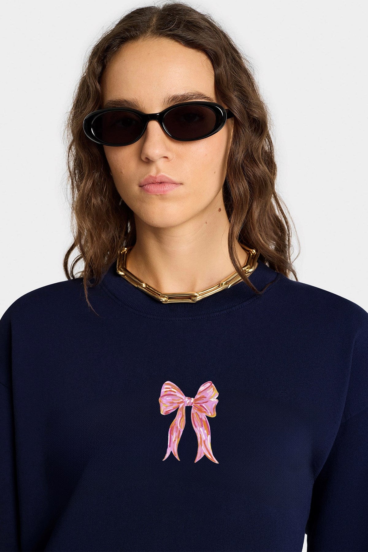 Kadın Oversize Sweatshirt Pembe Kurdele Baskılı Lacivert – Bisiklet Yaka, 3 İplik Şardonlu Polar