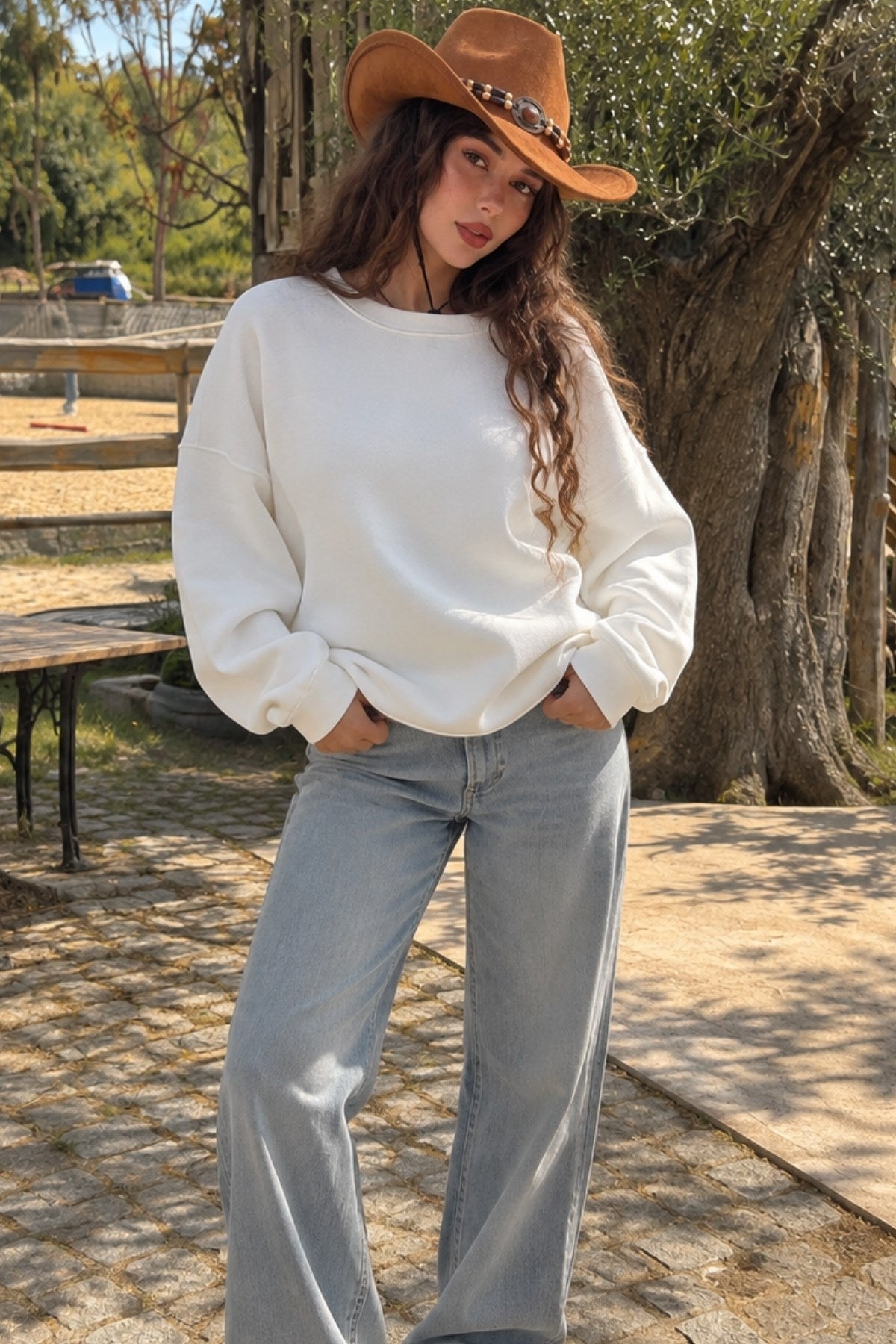 Kadın Oversize Sweatshirt Empathy 3D Baskılı Beyaz – Bisiklet Yaka, 3 İplik Şardonlu Polar