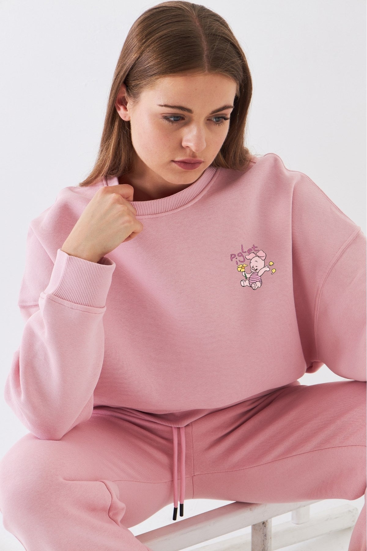 Kadın Oversize Sweatshirt Piglet Bloom Baskılı Pembe – Bisiklet Yaka, 3 İplik Şardonlu Polar