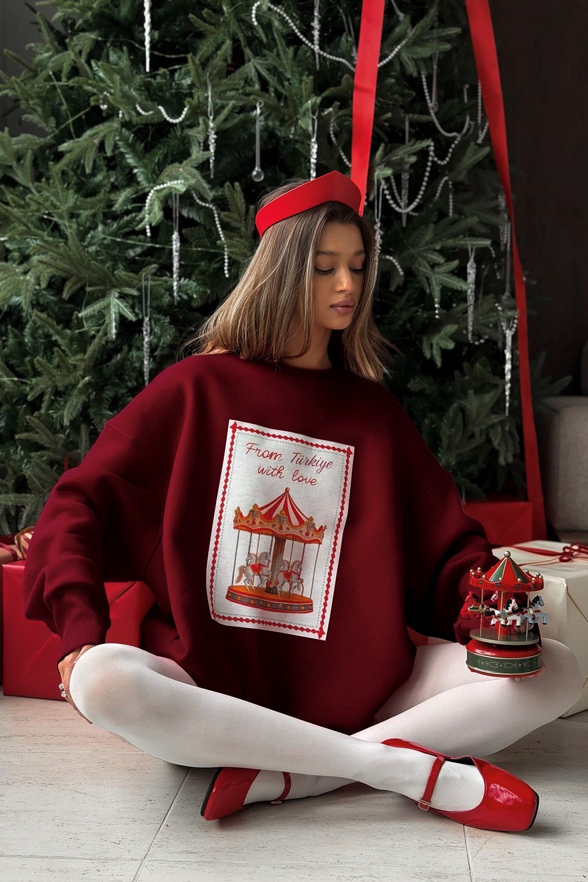 Kadın Oversize Sweatshirt Elbise Carousel Love Baskılı Bordo – Bisiklet Yaka, 3 İplik Şardonlu Polar