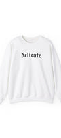 Kadın Beyaz Delicate Yazılı Oversize Sweatshirt – Gotik Baskı, Casual Şehir Stili