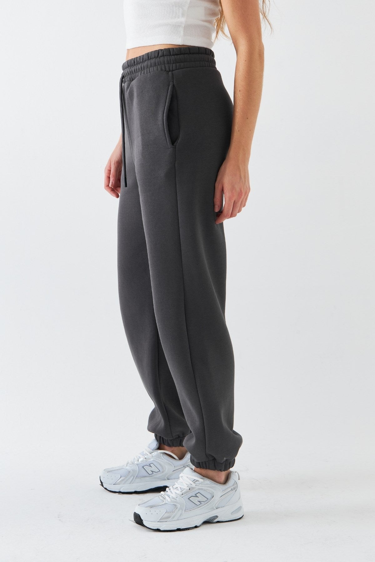 Oversize Unisex Eşofman Altı Füme – 3 İplik Şardonlu, Paça-Bel Lastikli, Cepli, Modern Rahat Kesim