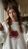 Kadın Oversize Sweatshirt Elbise  Bakery Reçelli Tost Baskılı Beyaz – Bisiklet Yaka, 3 İplik Polar