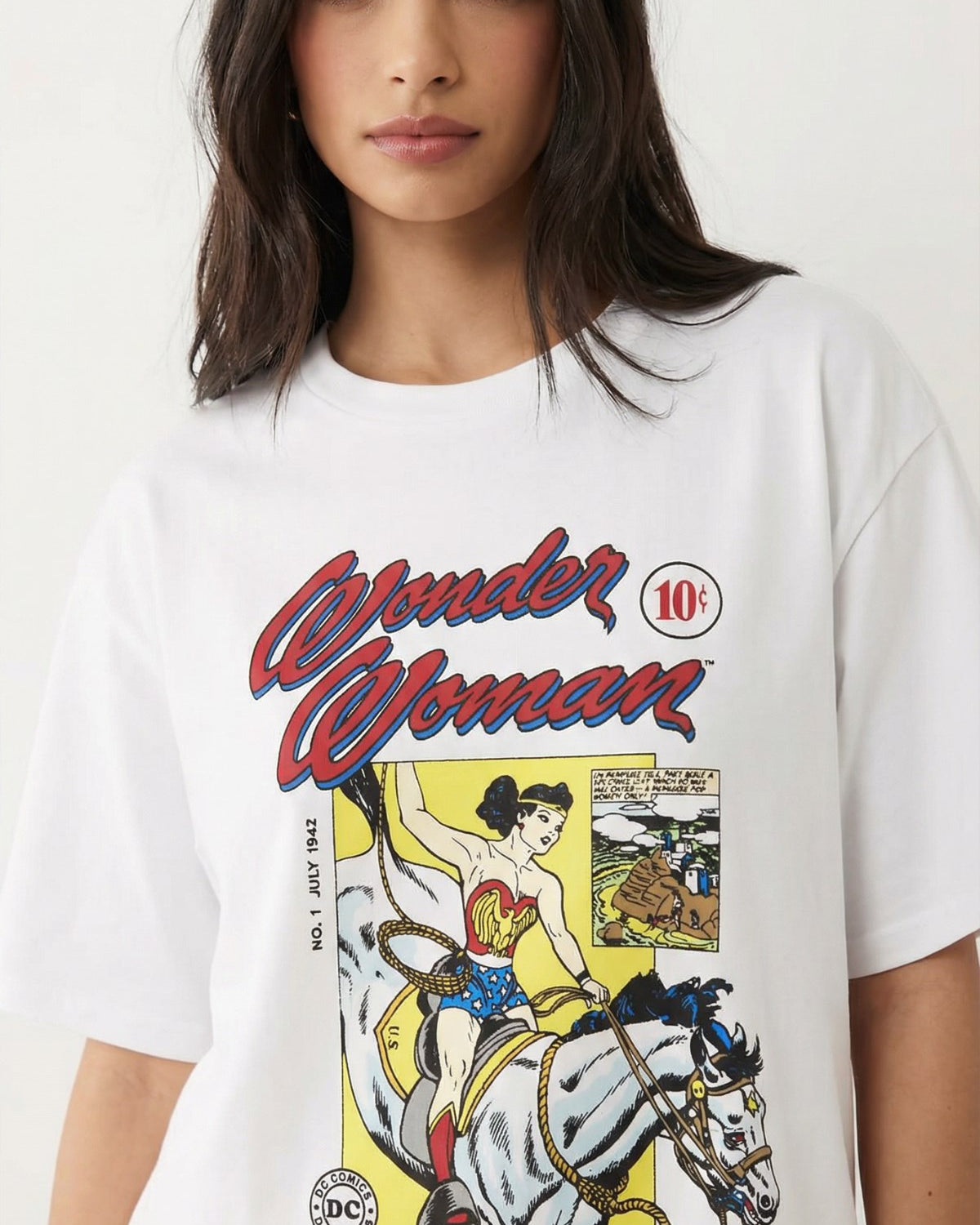 Kadın Oversize Tişört Comic Wonder Baskılı Beyaz – Bisiklet Yaka, Rahat Kalıp, %100 Pamuk