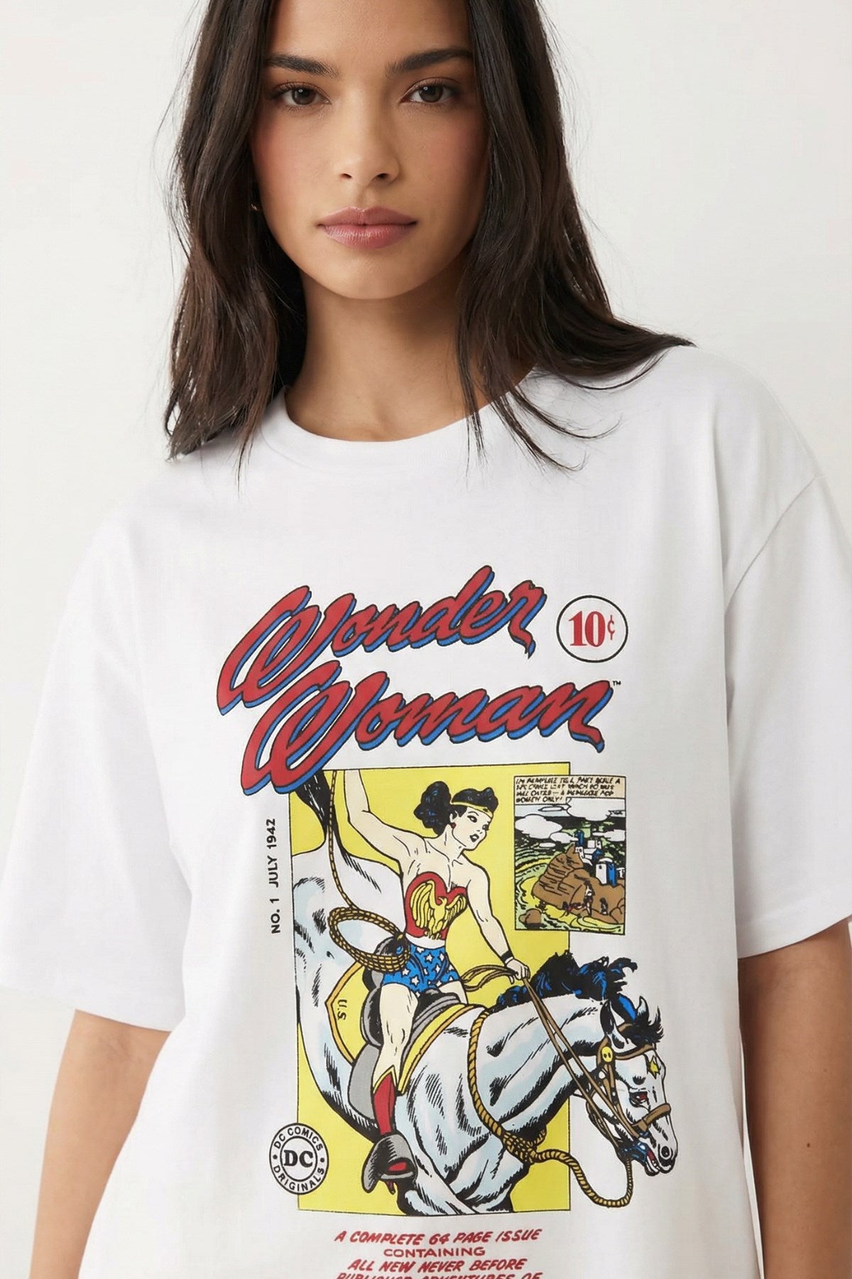 Kadın Oversize Tişört Comic Wonder Baskılı Beyaz – Bisiklet Yaka, Rahat Kalıp, %100 Pamuk