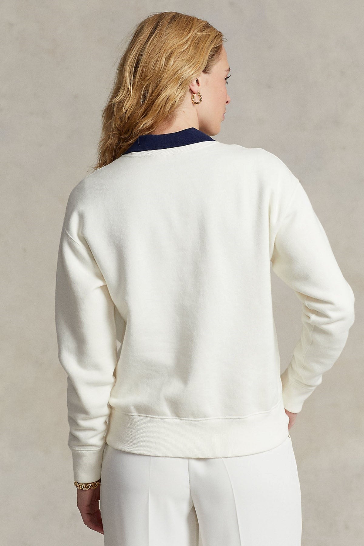 Kadın Oversize Sweatshirt Regatta Bear Baskılı Beyaz – Bisiklet Yaka, 3 İplik Şardonlu