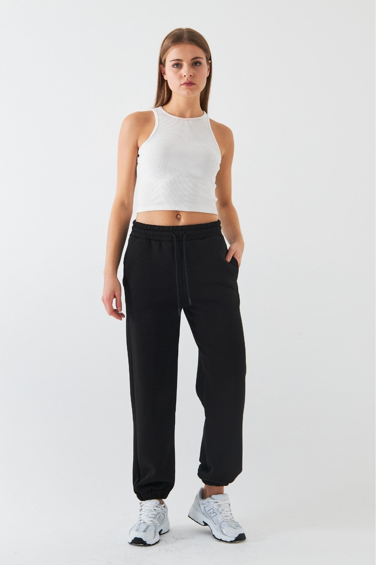 Oversize Unisex Eşofman Altı Siyah – 3 İplik Şardonlu, Paça-Bel Lastikli, Cepli, Modern Rahat Kesim