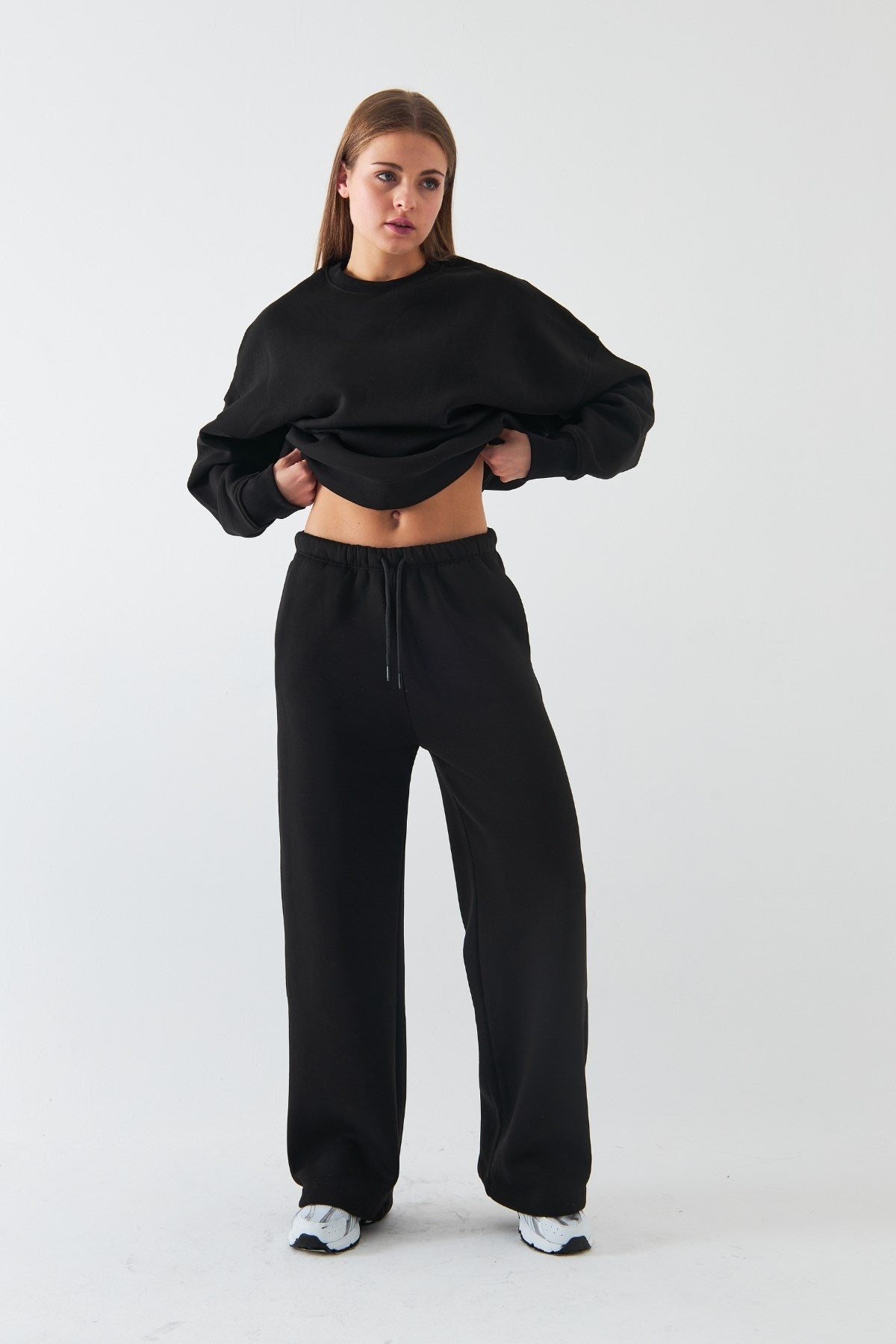 Unisex Oversize Eşofman Takımı Basic Siyah – Bisiklet Yaka, Boru Paça, 3 İplik Şardonlu Polar