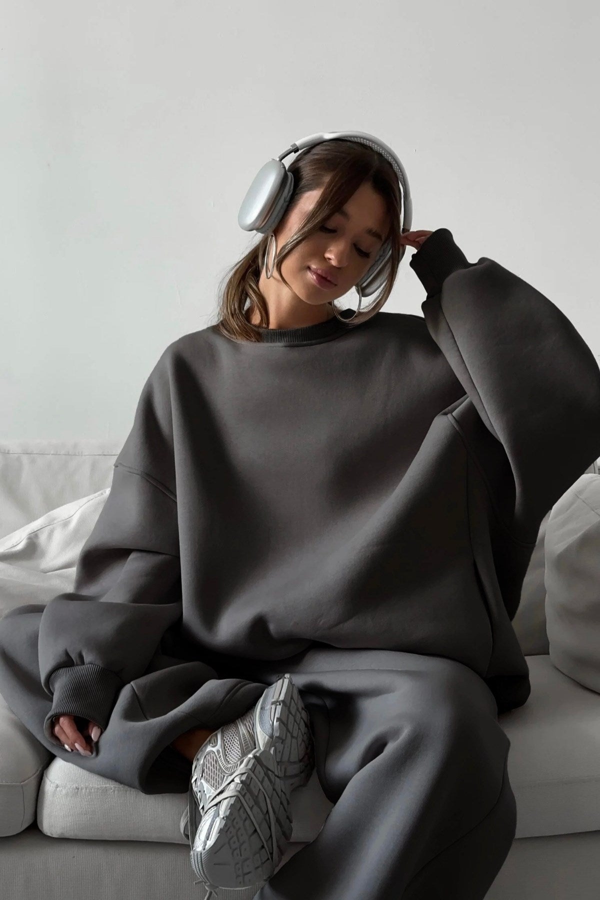 Kadın Oversize Sweat Elbise Eşofman Takımı Basic Füme – Bisiklet Yaka, Lastikli Paça, 3 İplik Polar